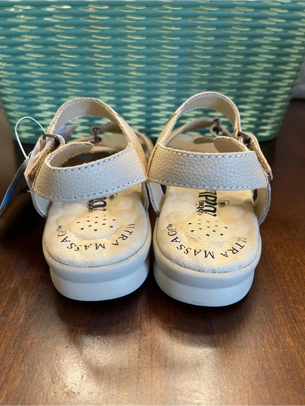 NWT Cobbler Cuddlers Beige Comfort Leather Sandals SZ 6.5 WIDE Tan